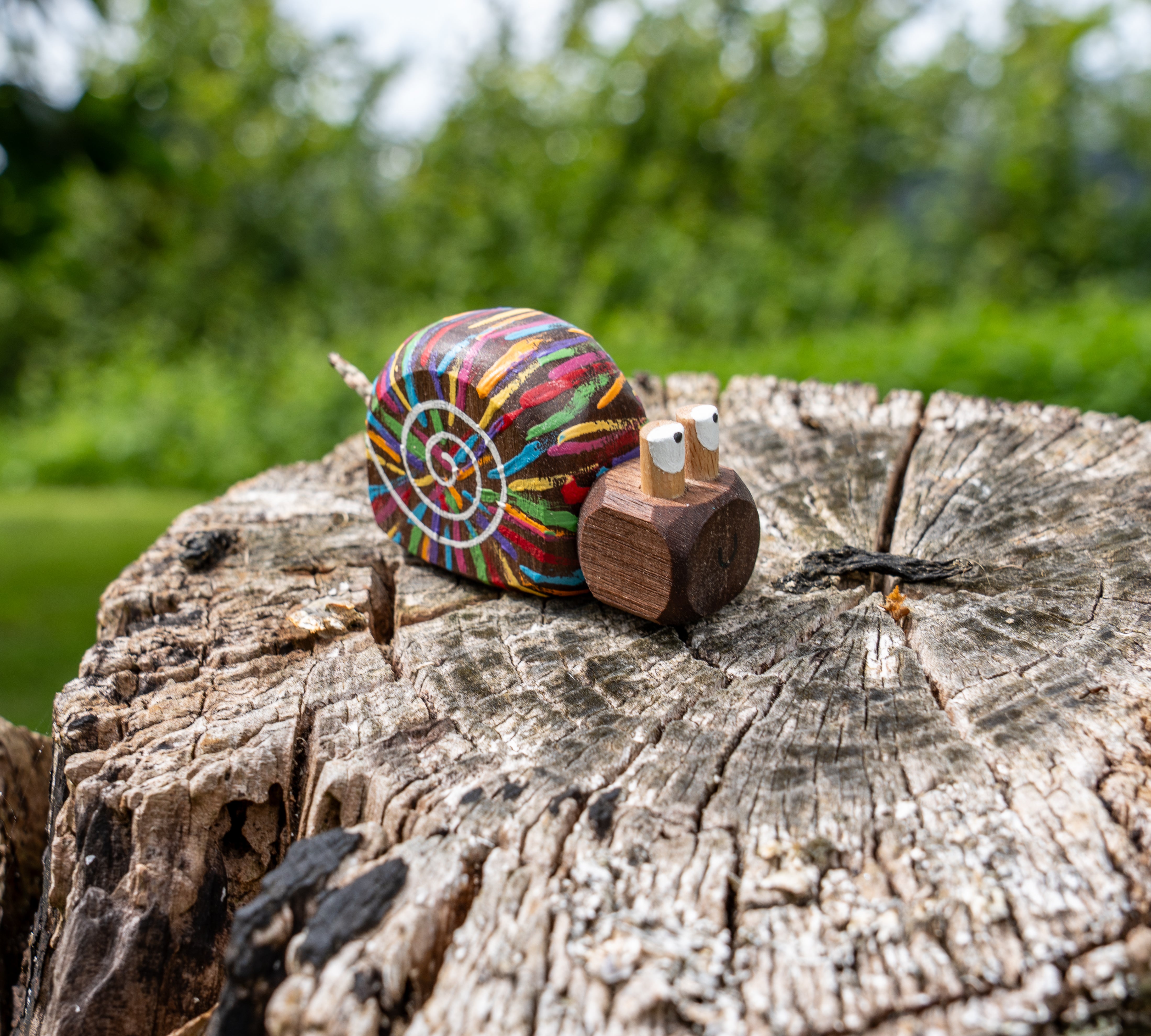 Dolly the Disco Snail in Walnut | Age: 3+