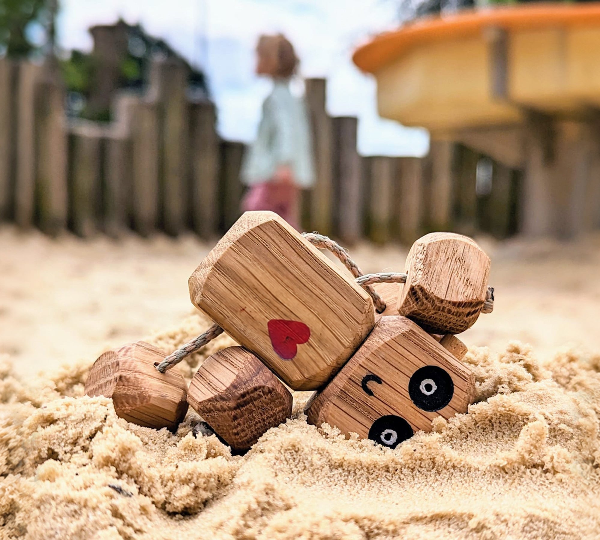 Heart Chest Ned in Oak