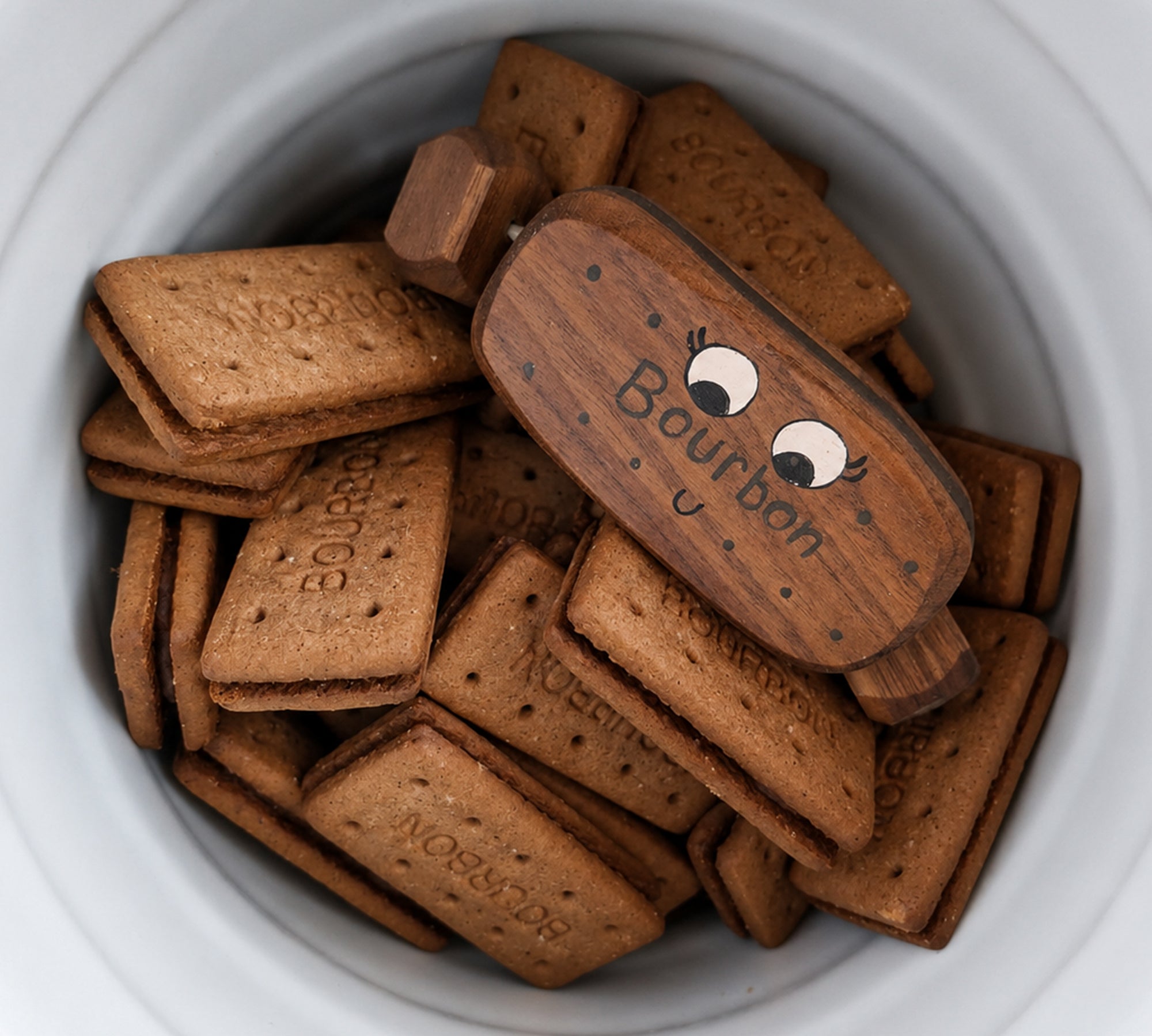 Bertie the Bourbon Biscuit in Walnut | Age: 3+