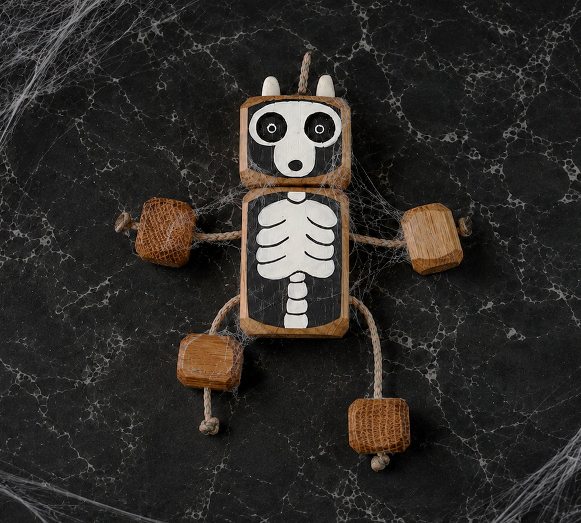 Skeleton Dog Nedlet in Oak | Age: 3+